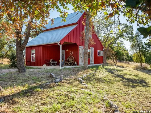 483 E GRAND OAKS DR Harper, TX 78631