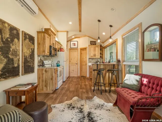 483 E GRAND OAKS DR Harper, TX 78631