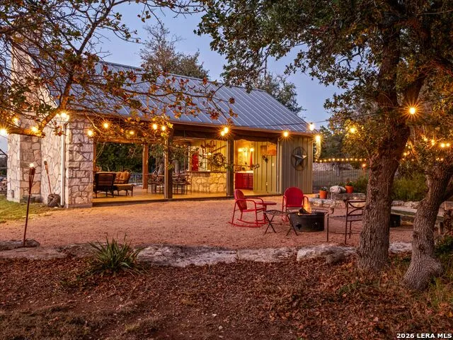 483 E GRAND OAKS DR Harper, TX 78631