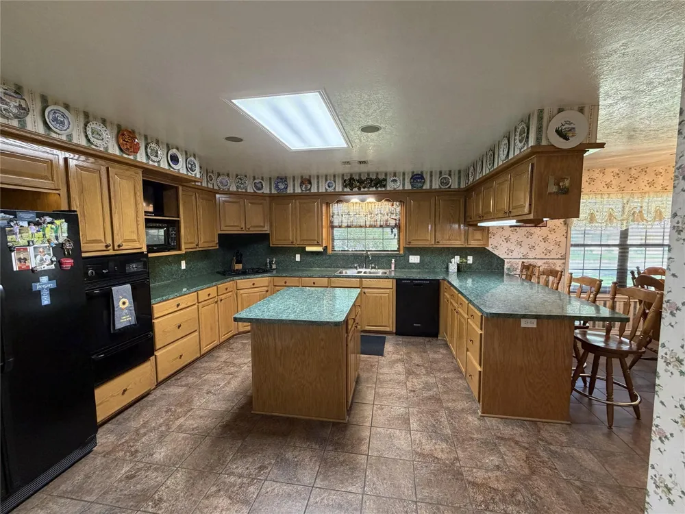 108 Meadow Drive Schulenburg, TX 78956