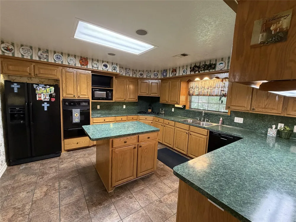 108 Meadow Drive Schulenburg, TX 78956