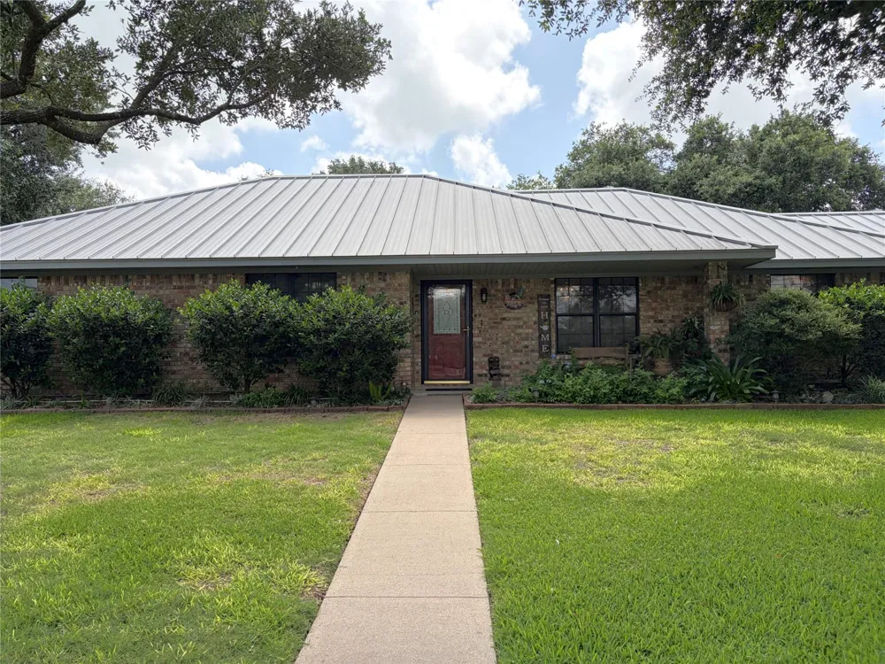 108 Meadow Drive Schulenburg, TX 78956