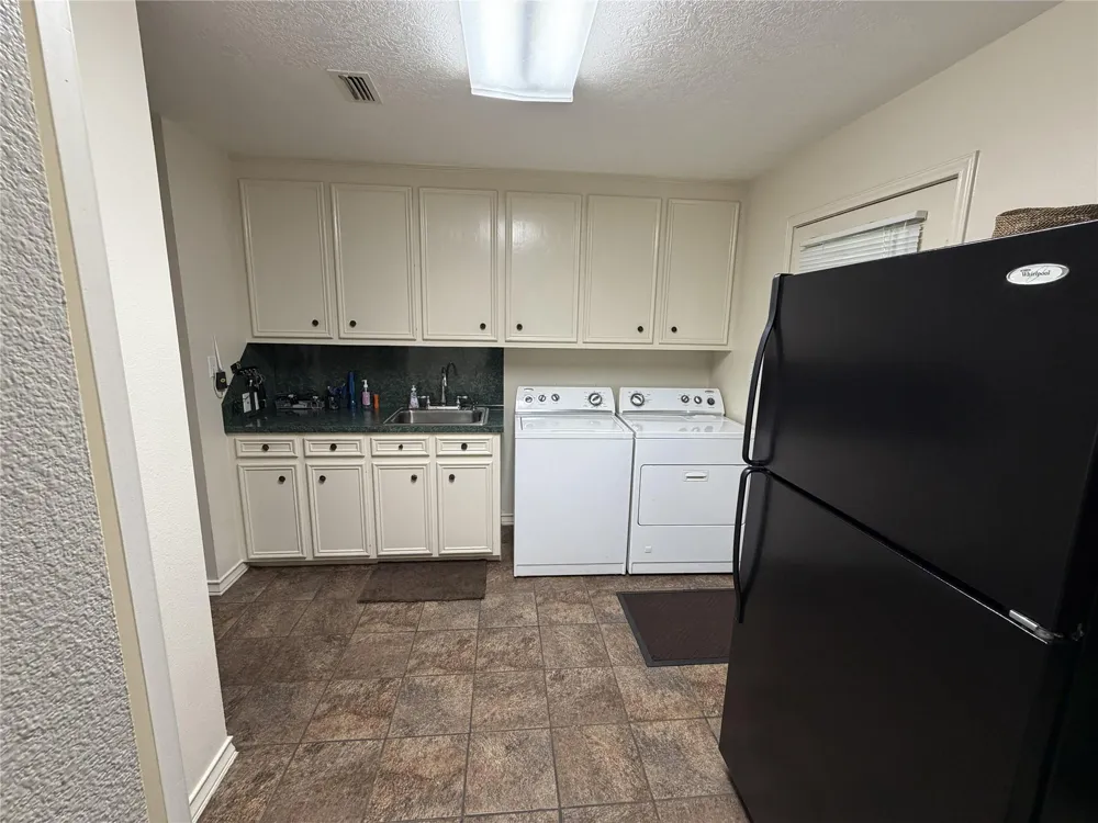 108 Meadow Drive Schulenburg, TX 78956