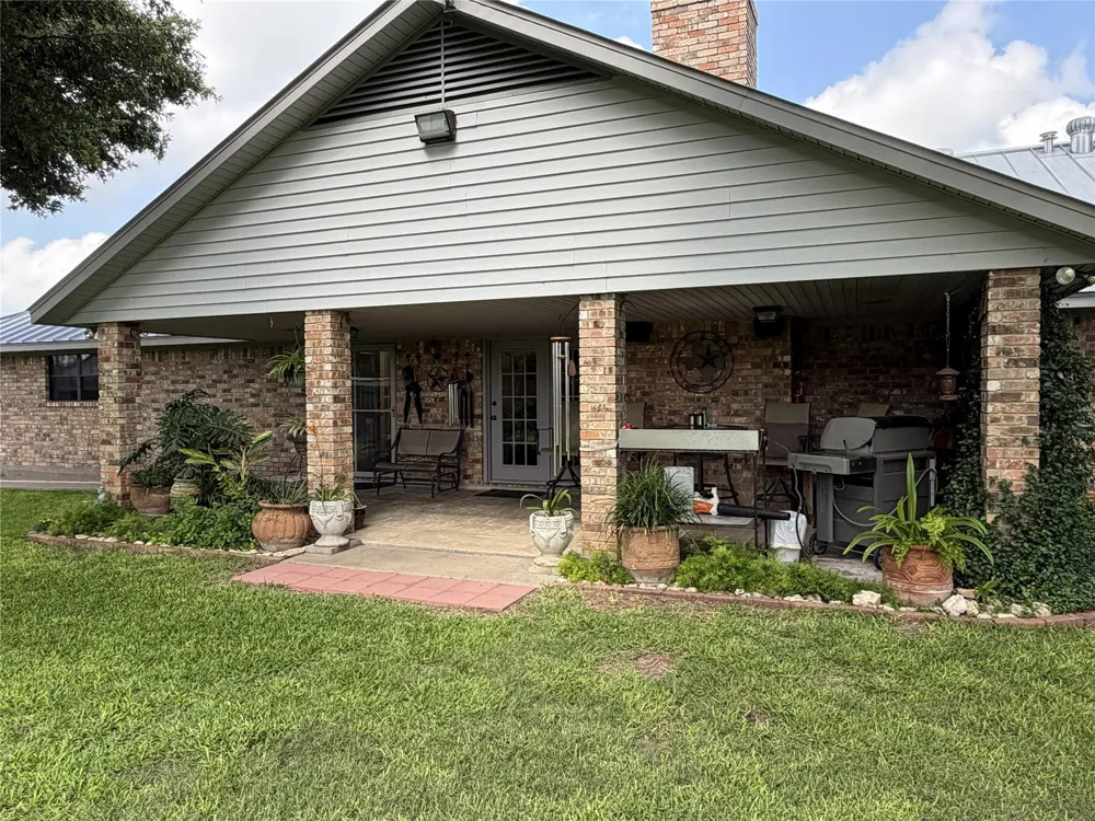 108 Meadow Drive Schulenburg, TX 78956