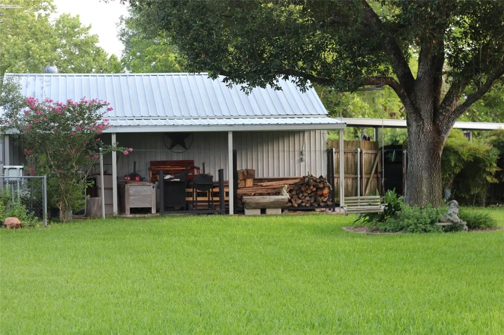 108 Meadow Drive Schulenburg, TX 78956