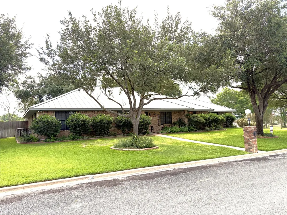 108 Meadow Drive Schulenburg, TX 78956