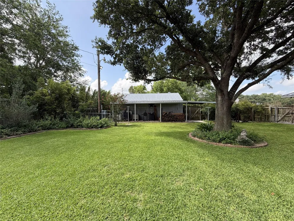 108 Meadow Drive Schulenburg, TX 78956