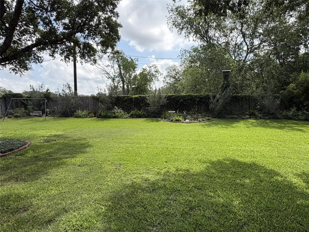 108 Meadow Drive Schulenburg, TX 78956