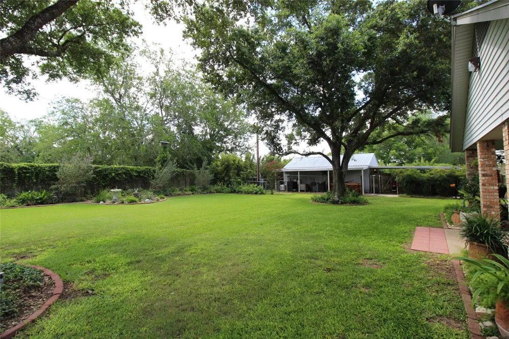 108 Meadow Drive Schulenburg, TX 78956