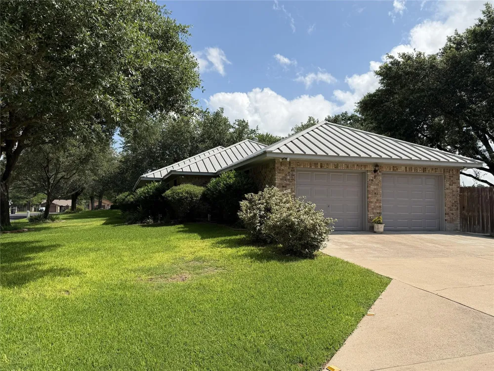 108 Meadow Drive Schulenburg, TX 78956