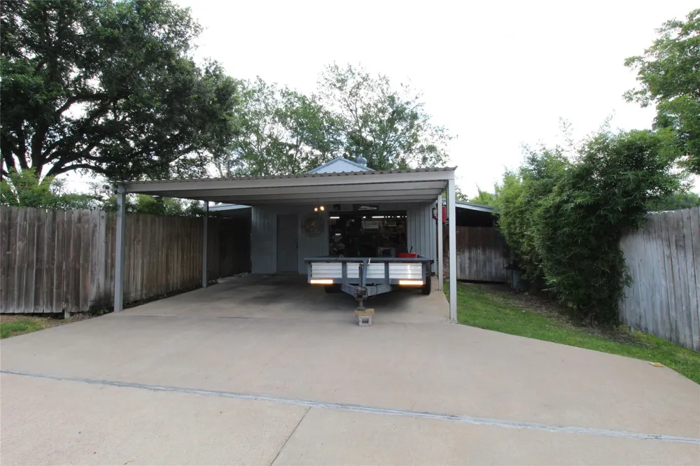 108 Meadow Drive Schulenburg, TX 78956