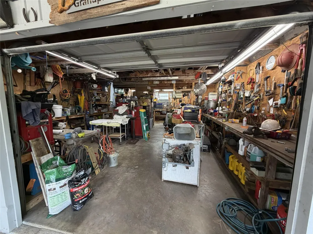 108 Meadow Drive Schulenburg, TX 78956