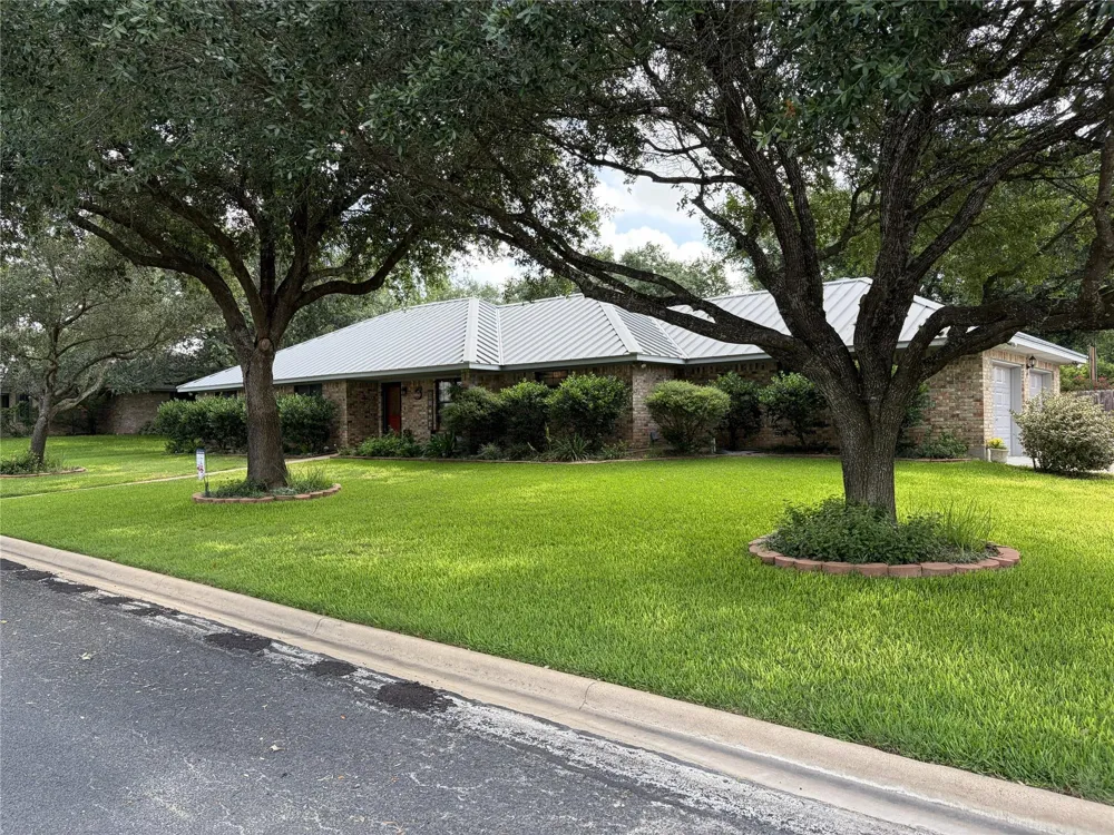 108 Meadow Drive Schulenburg, TX 78956