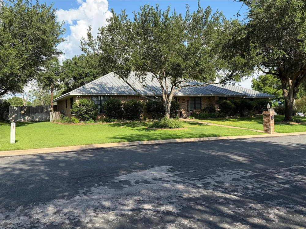 108 Meadow Drive Schulenburg, TX 78956