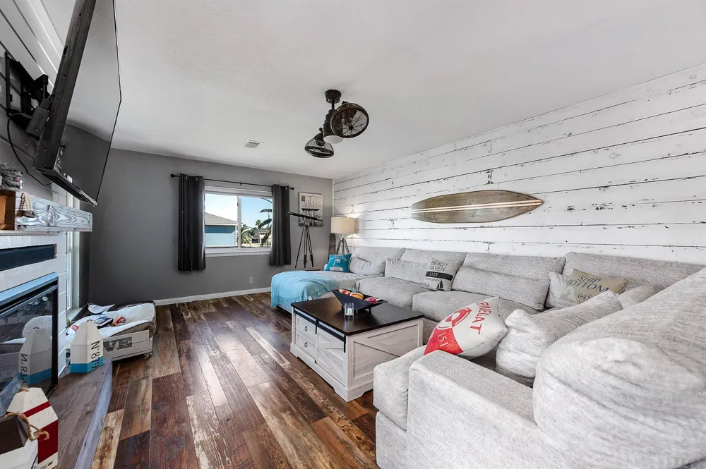 325 Ling Street Bayou Vista, TX 77563