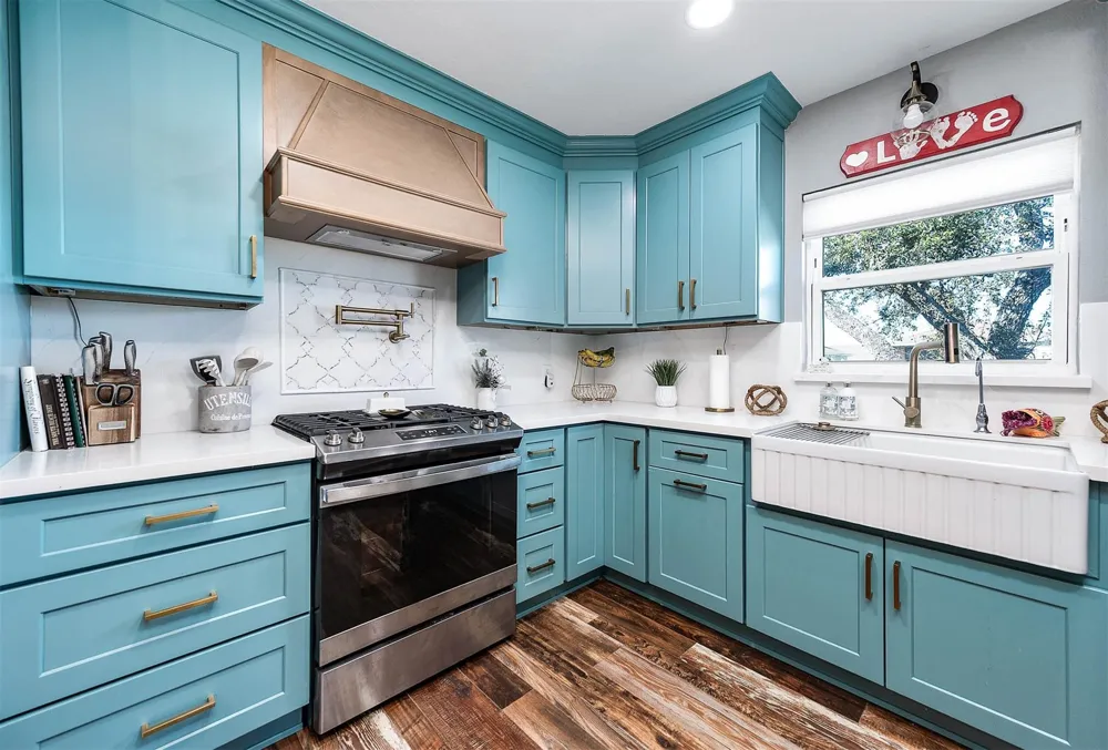 325 Ling Street Bayou Vista, TX 77563