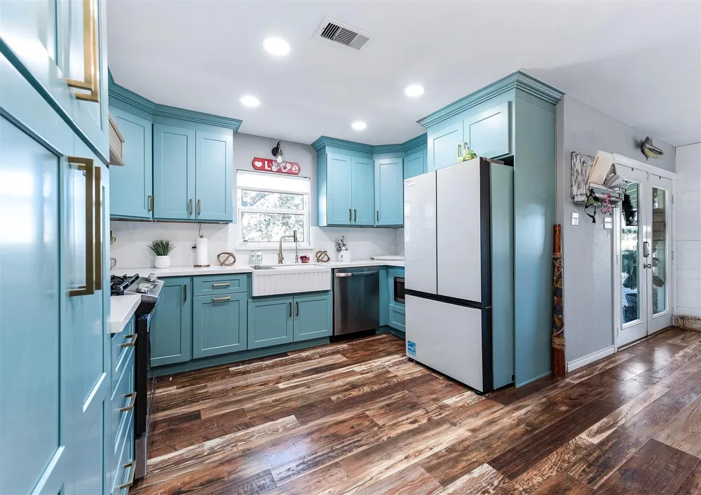 325 Ling Street Bayou Vista, TX 77563