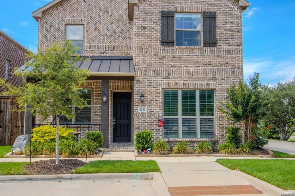 2208 Royal Crecent Drive Flower Mound, TX 75028