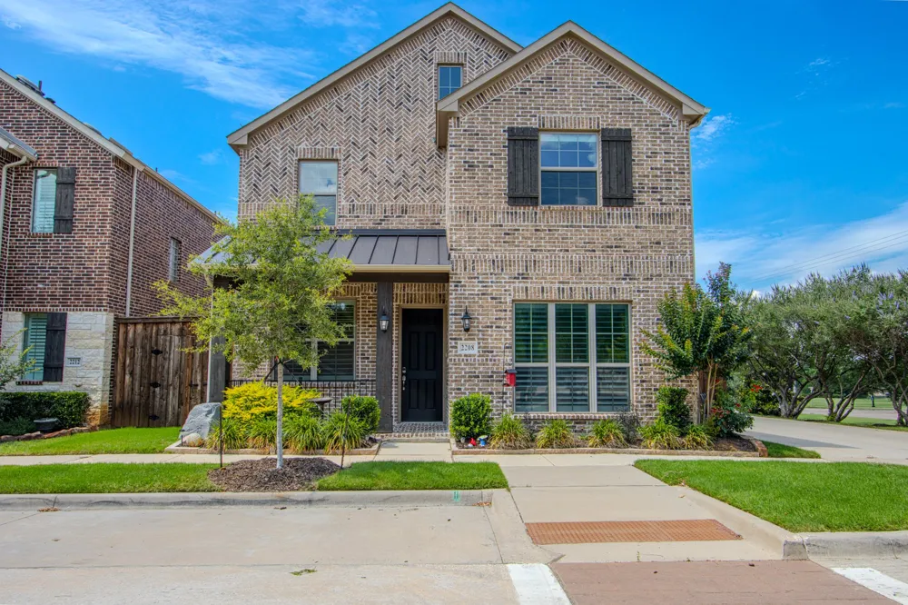 2208 Royal Crecent Drive Flower Mound, TX 75028