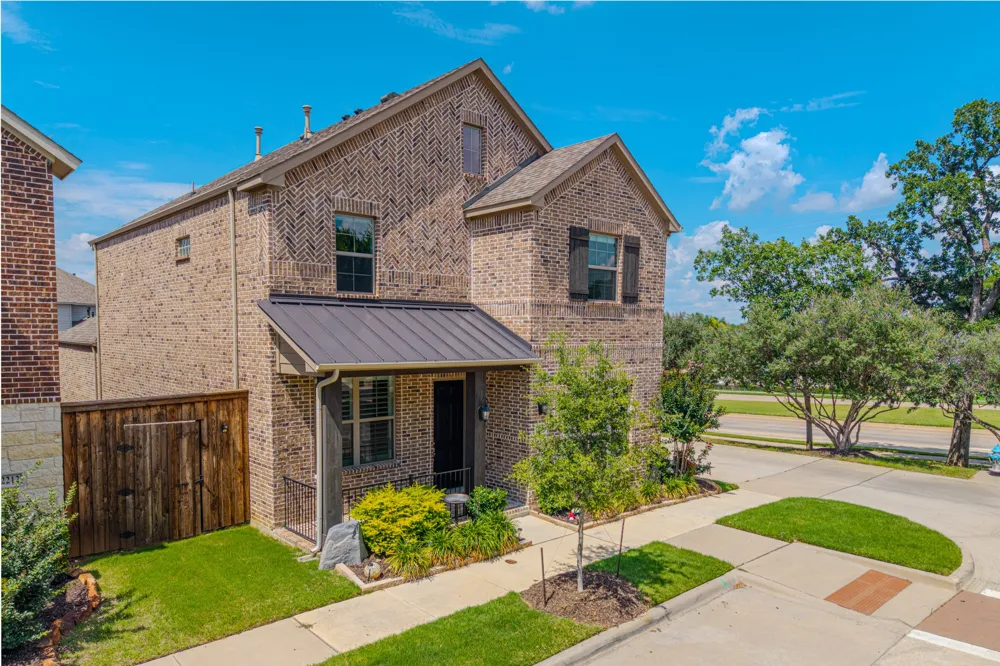 2208 Royal Crecent Drive Flower Mound, TX 75028