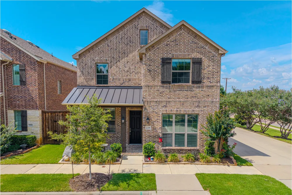 2208 Royal Crecent Drive Flower Mound, TX 75028