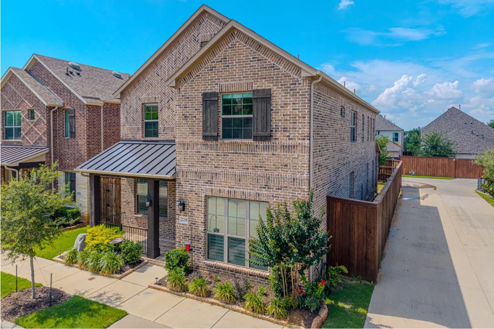 2208 Royal Crecent Drive Flower Mound, TX 75028