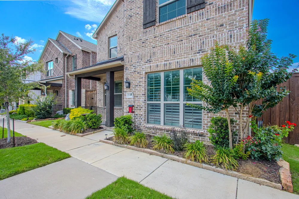 2208 Royal Crecent Drive Flower Mound, TX 75028