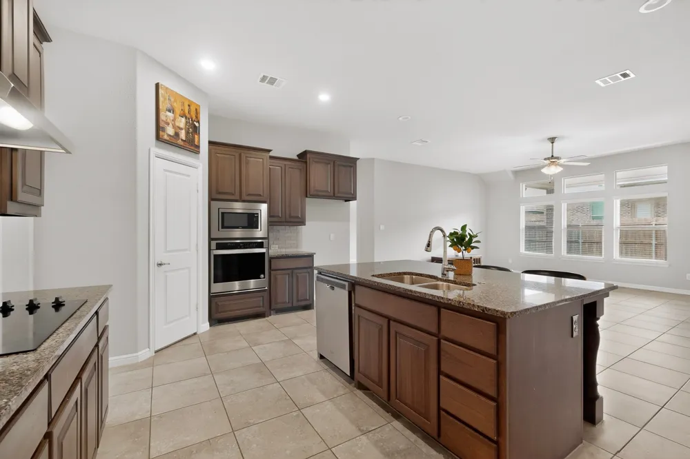 7811 Links Drive Arlington, TX 76001