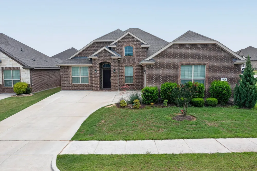 7811 Links Drive Arlington, TX 76001