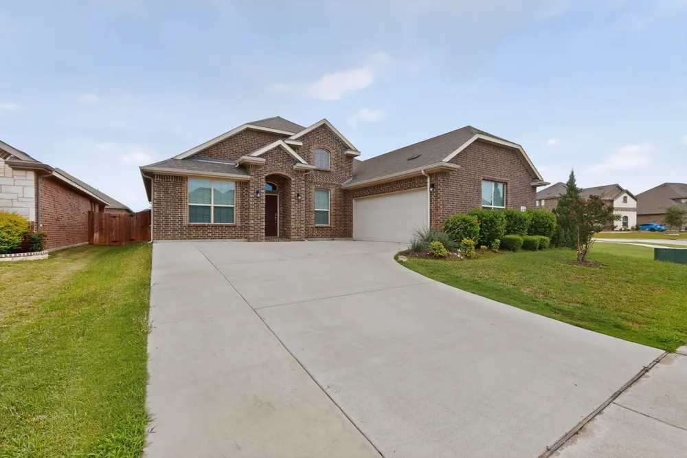 7811 Links Drive Arlington, TX 76001