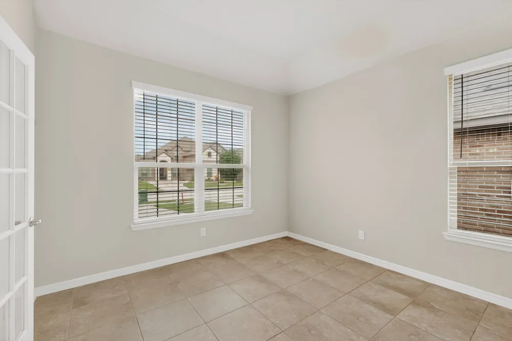 7811 Links Drive Arlington, TX 76001