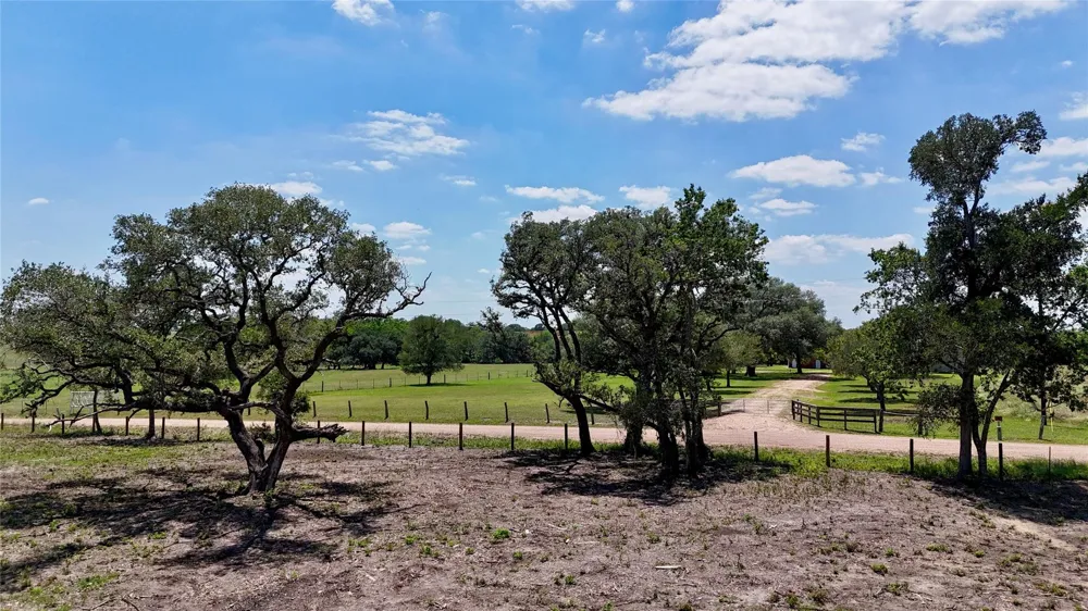 2170 Langdon Road Weimar, TX 78962