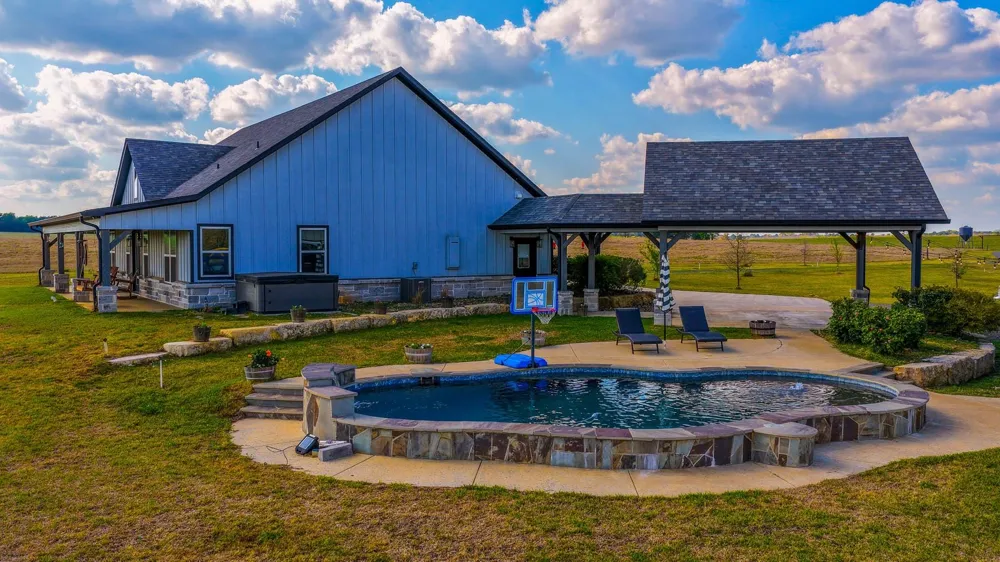 3588 County Road 4608 Troup, TX 75789