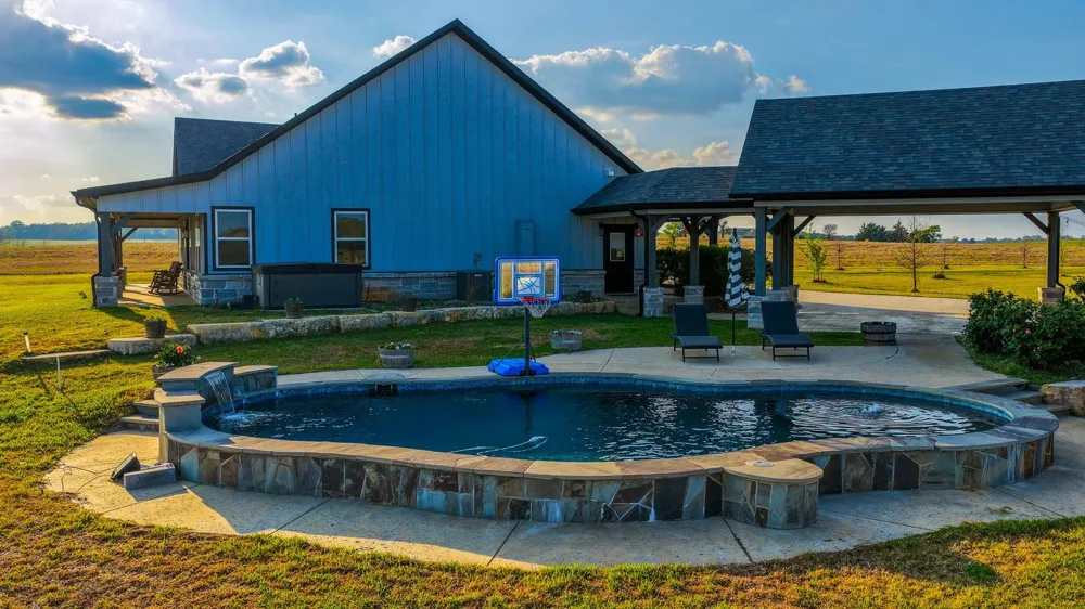 3588 County Road 4608 Troup, TX 75789