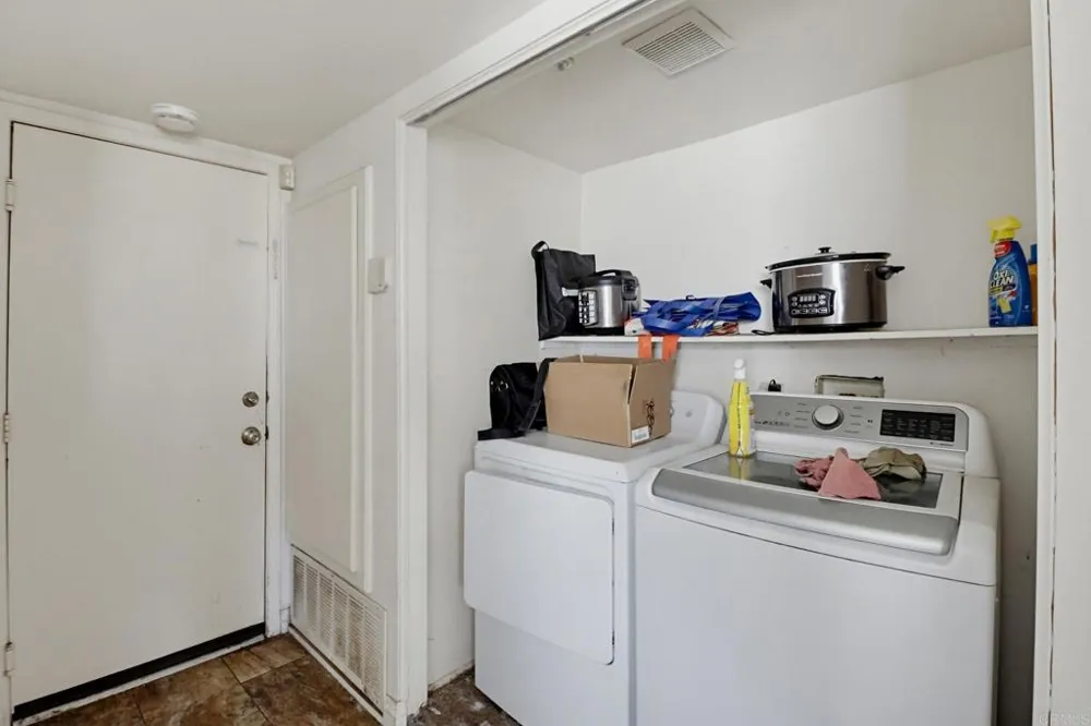 2698 Valencia Spring Valley, CA 91977