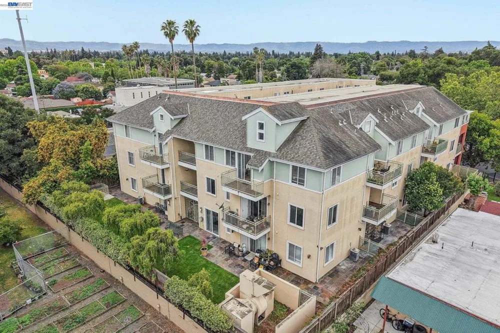 2330 University Ave #330 East Palo Alto, CA 94303