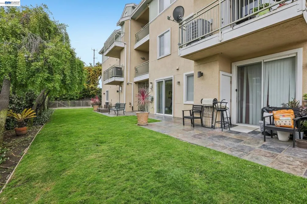 2330 University Ave #330 East Palo Alto, CA 94303