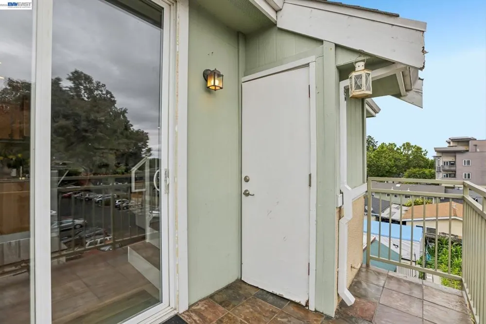 2330 University Ave #330 East Palo Alto, CA 94303