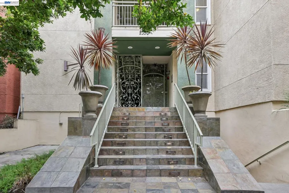 2330 University Ave #330 East Palo Alto, CA 94303
