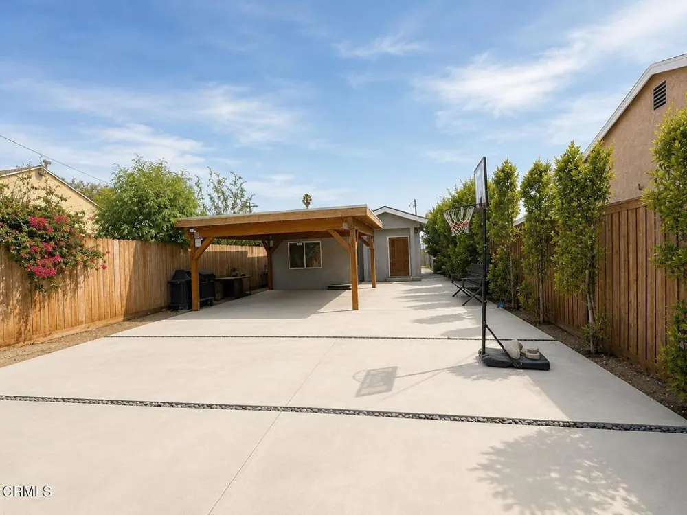 11000 Penrose Street Los Angeles, CA 91352
