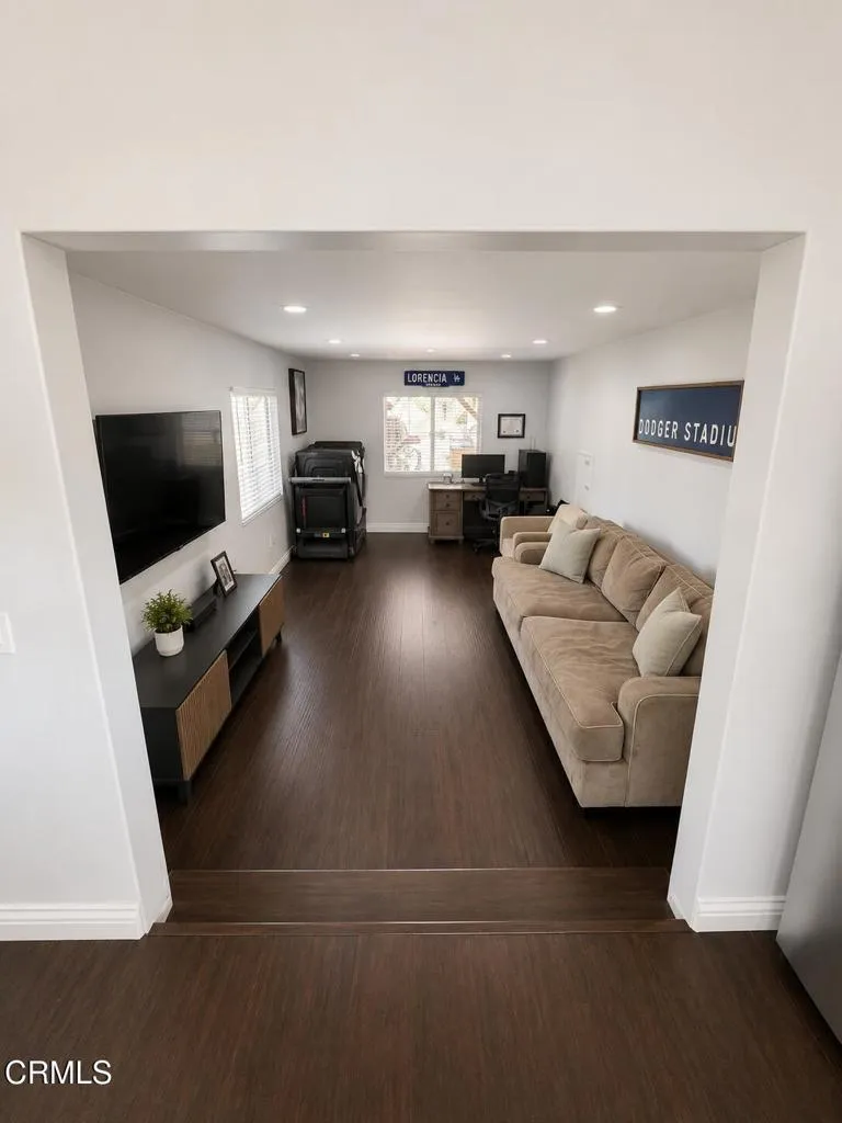 11000 Penrose Street Los Angeles, CA 91352