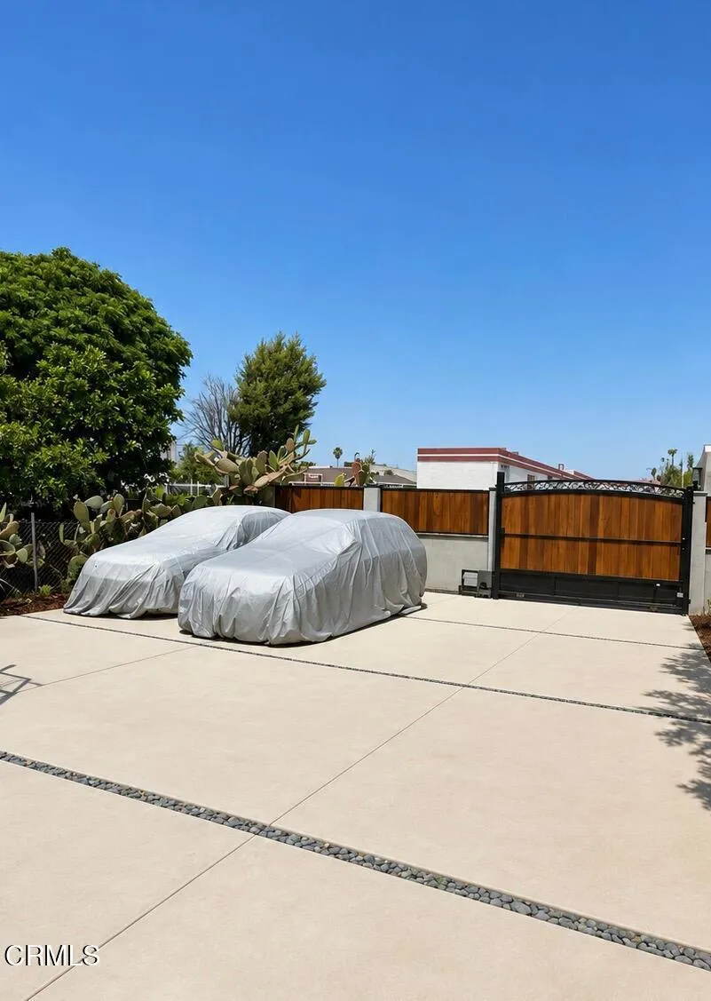 11000 Penrose Street Los Angeles, CA 91352