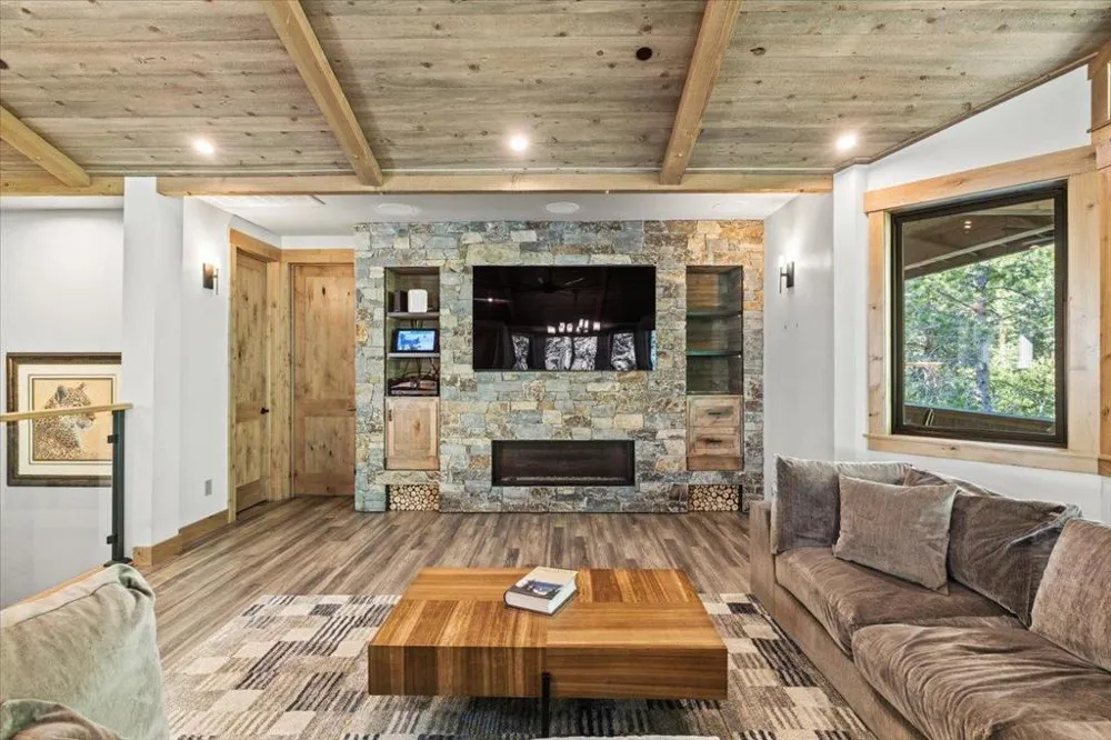 2366 Highlands Drive South Lake Tahoe, CA 96150