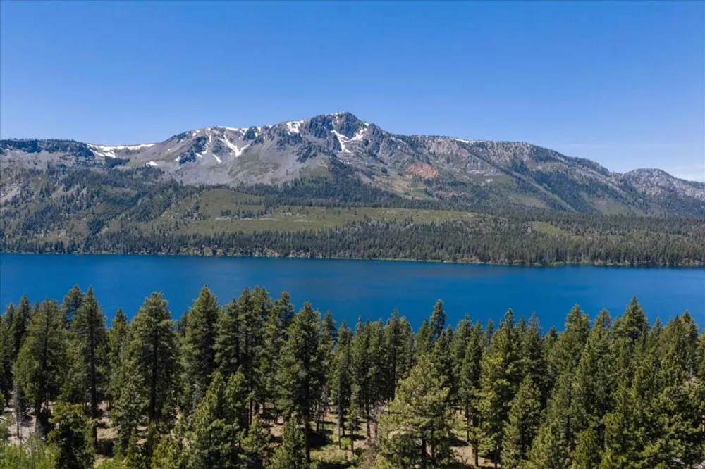 2366 Highlands Drive South Lake Tahoe, CA 96150
