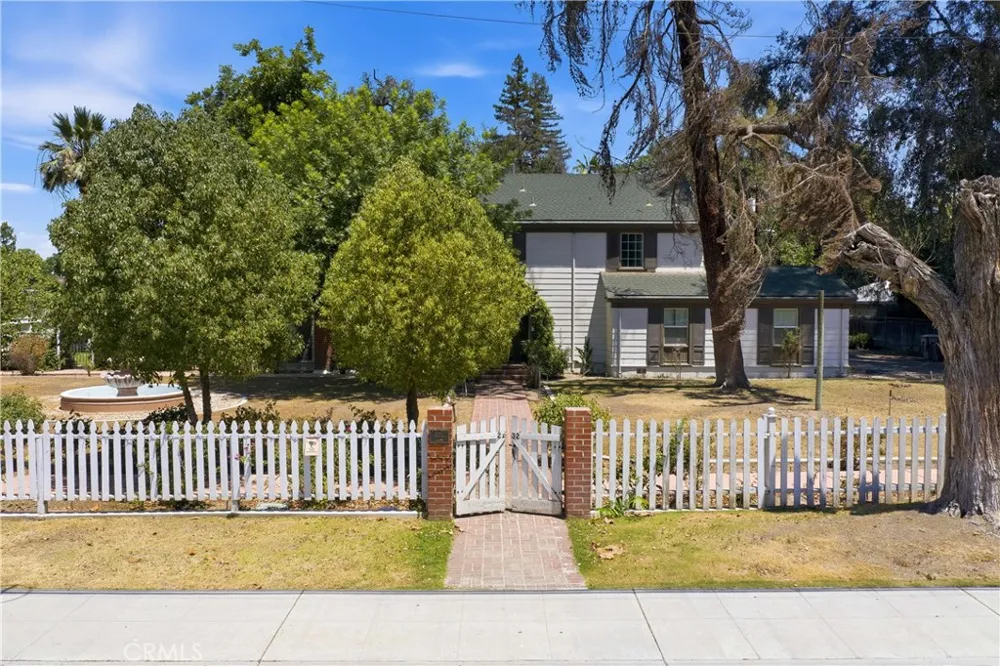 2132 Chester Bakersfield, CA 93304