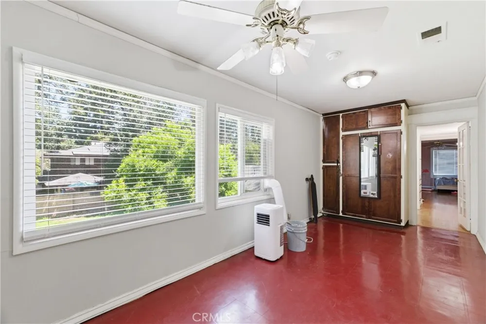 2132 Chester Bakersfield, CA 93304