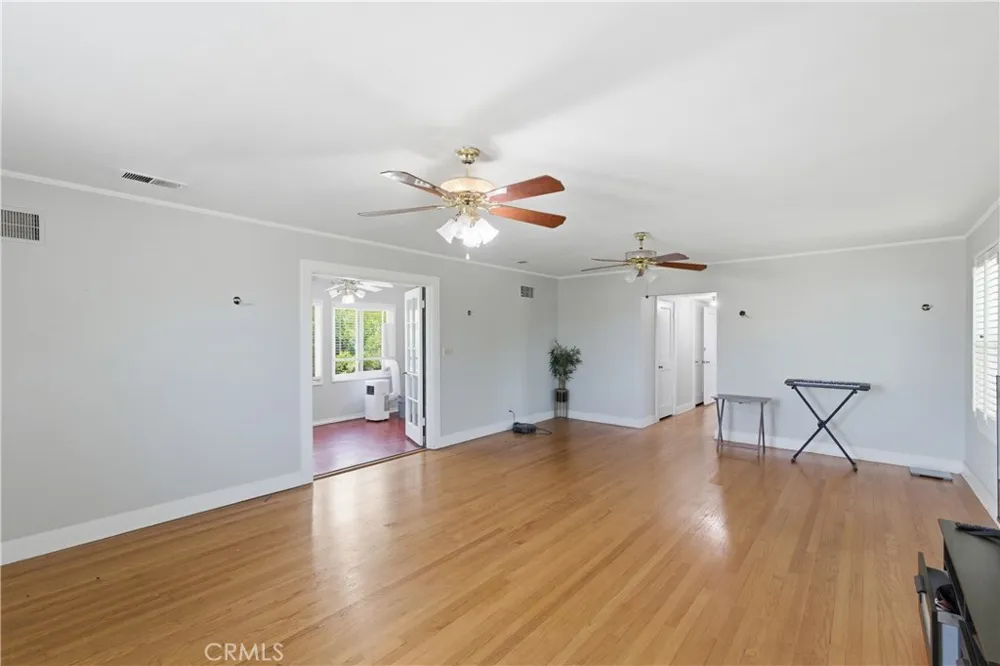 2132 Chester Bakersfield, CA 93304
