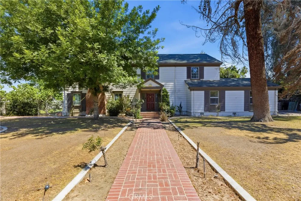 2132 Chester Bakersfield, CA 93304