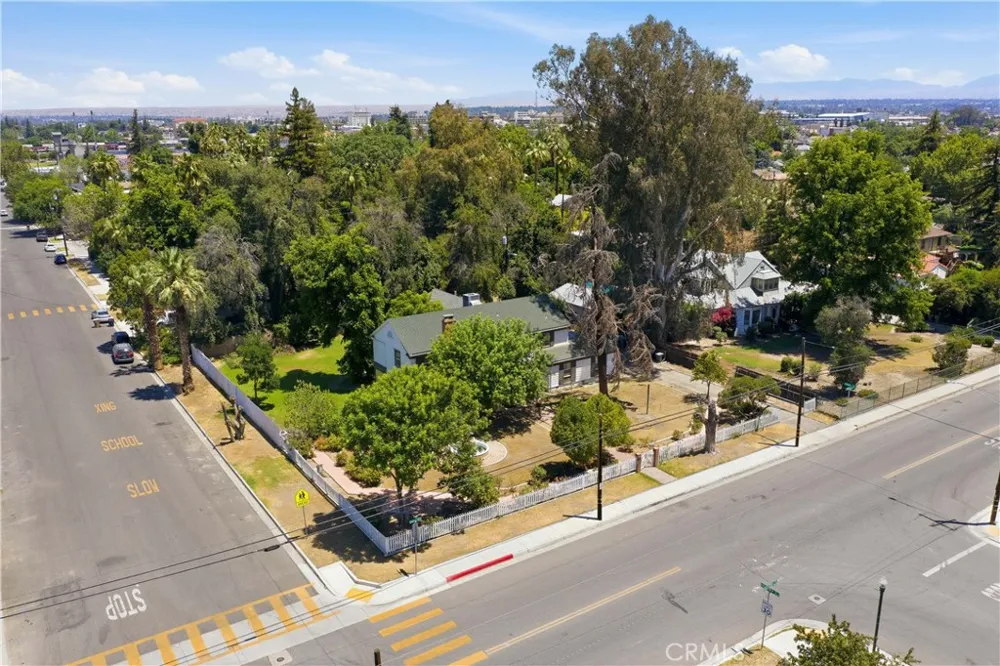 2132 Chester Bakersfield, CA 93304
