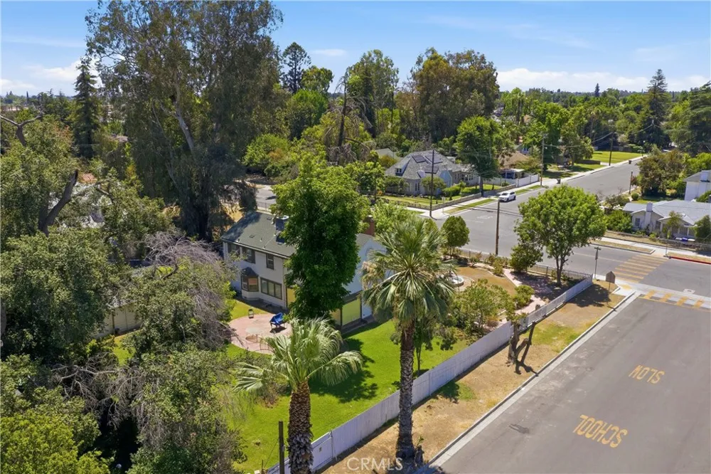 2132 Chester Bakersfield, CA 93304